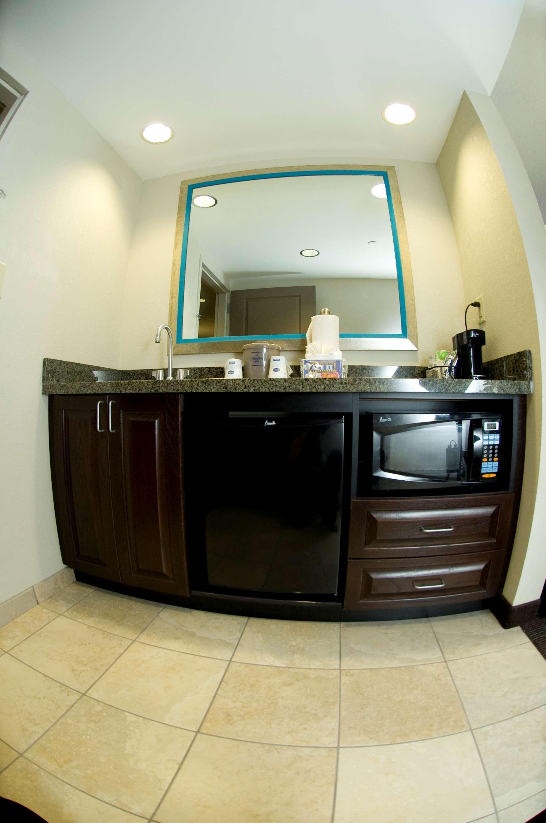 Hampton Inn & Suites Nashville-Downtown Стая снимка