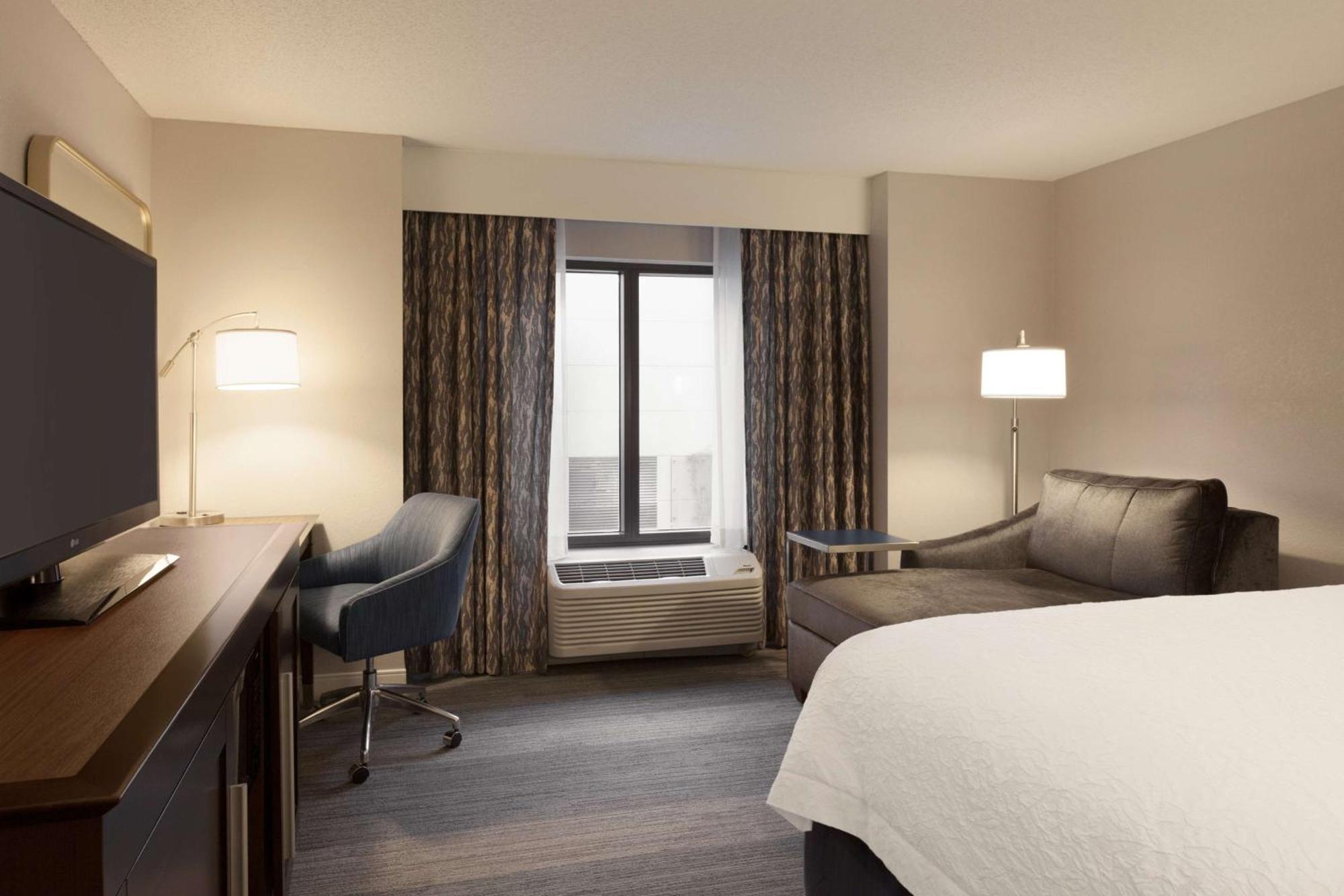 Hampton Inn & Suites Nashville-Downtown Екстериор снимка