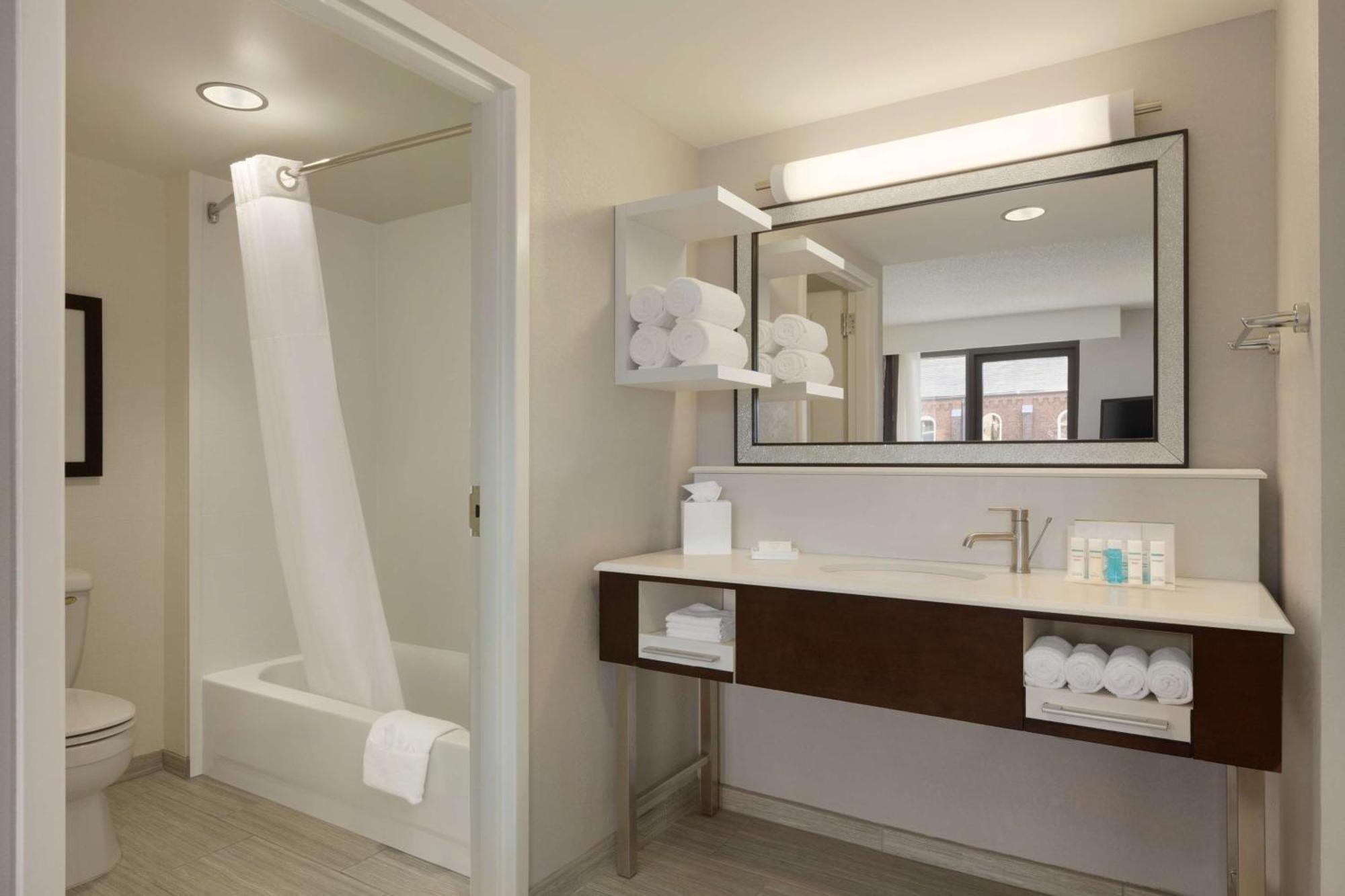 Hampton Inn & Suites Nashville-Downtown Екстериор снимка