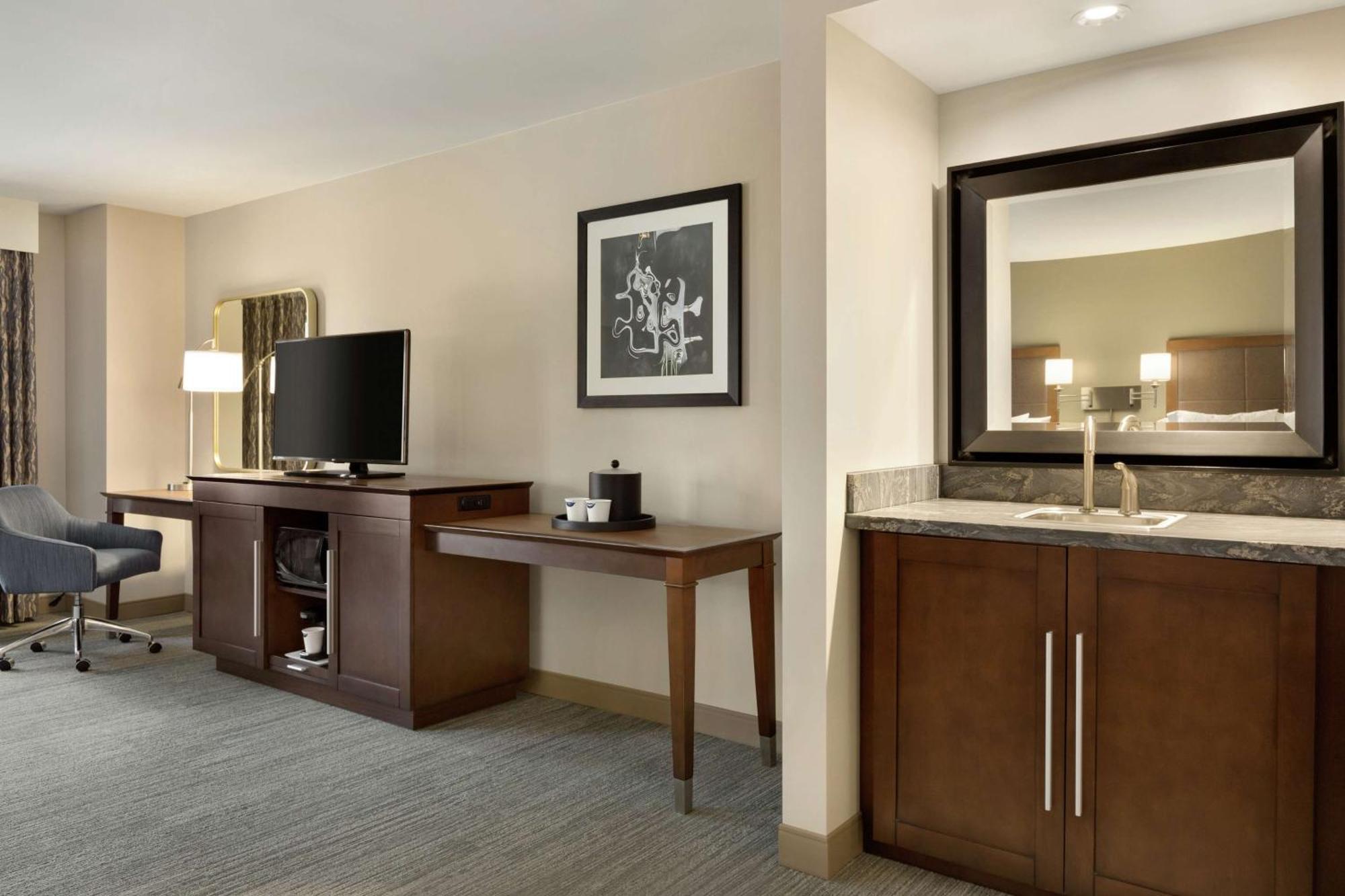 Hampton Inn & Suites Nashville-Downtown Екстериор снимка