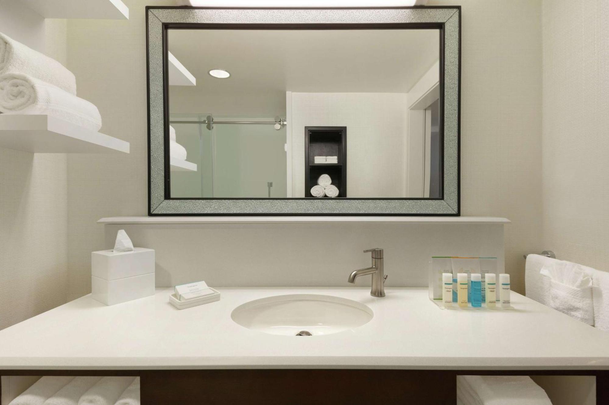 Hampton Inn & Suites Nashville-Downtown Екстериор снимка