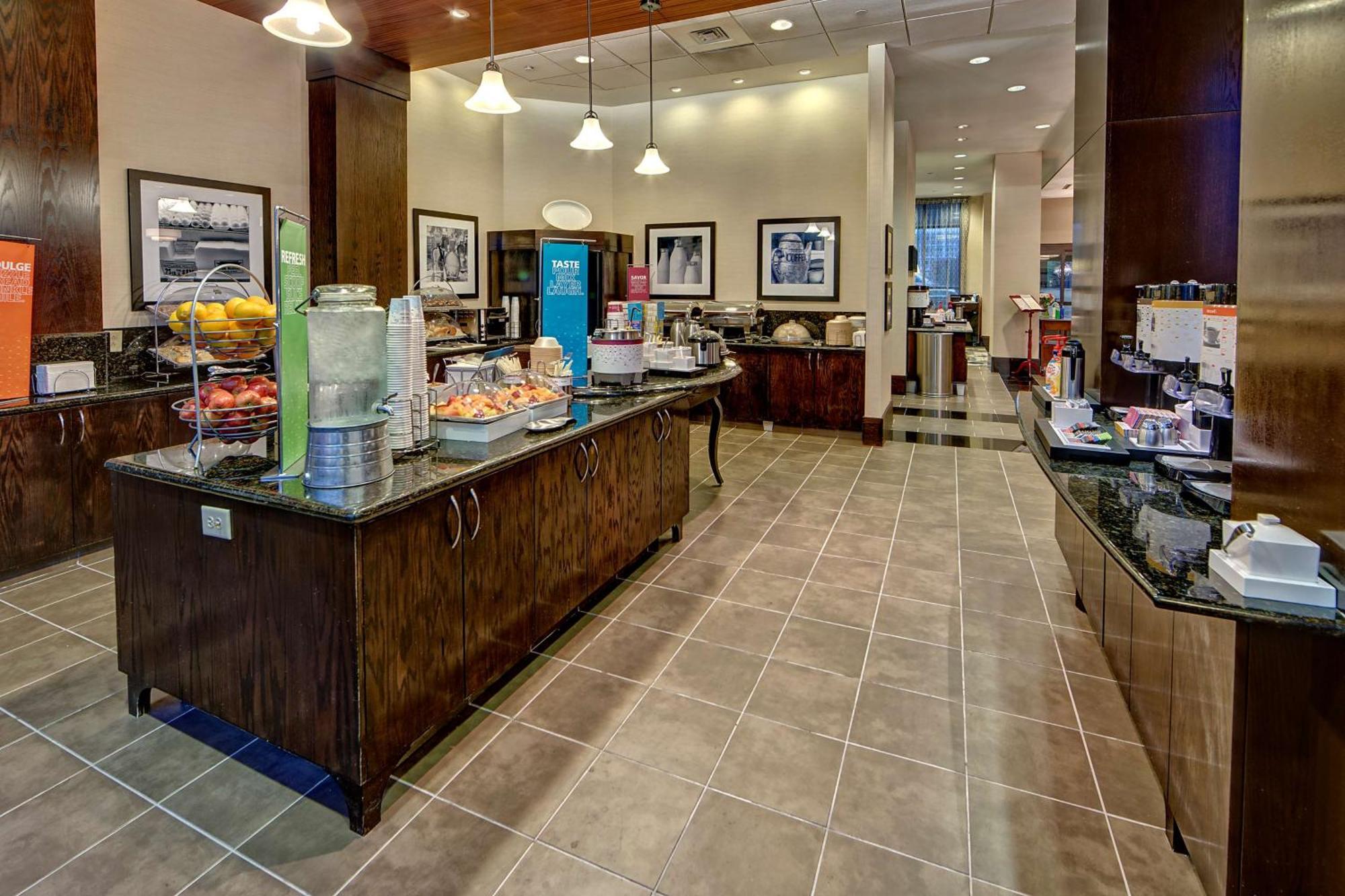 Hampton Inn & Suites Nashville-Downtown Екстериор снимка