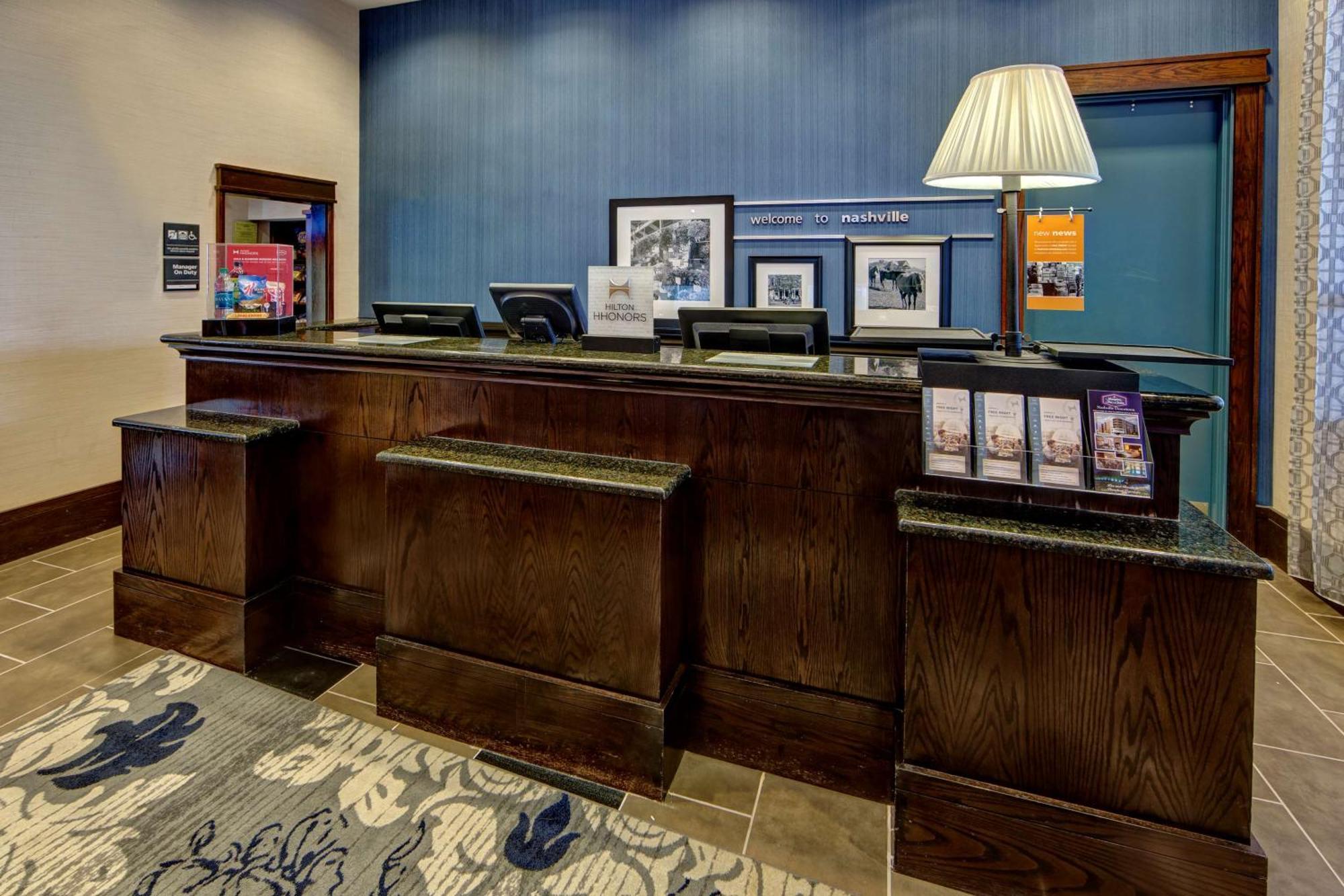 Hampton Inn & Suites Nashville-Downtown Екстериор снимка
