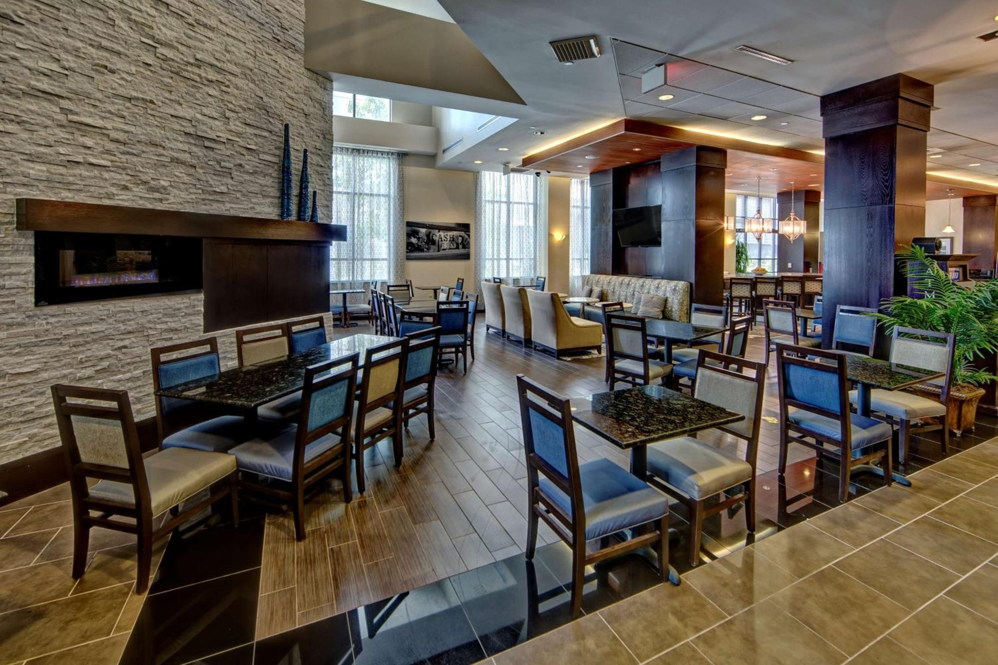 Hampton Inn & Suites Nashville-Downtown Екстериор снимка